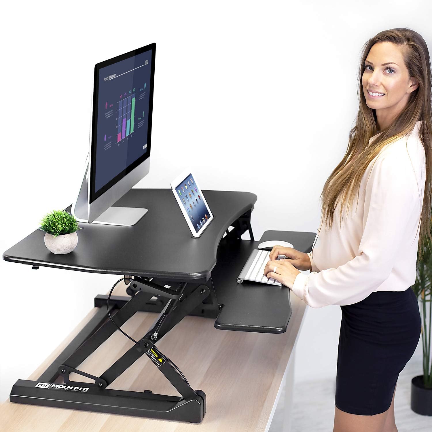 Adjustable desktop sit/stand workstation table
